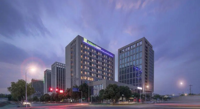 Одноместный люкс c 1 комнатой Holiday Inn Express Nanjing Dongshan by IHG