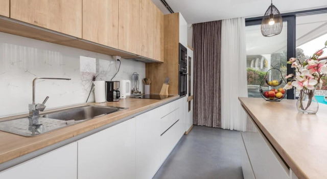 Stunning Home in Lun With 4 Bedrooms, Wifi and Outdoor Swimming Pool