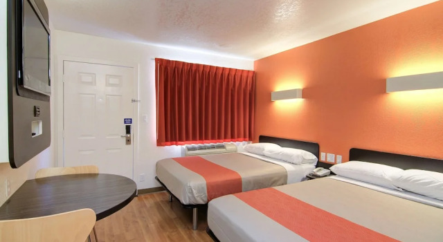 Четырёхместный номер Deluxe Motel 6 Old town Scottsdale Fashion Square