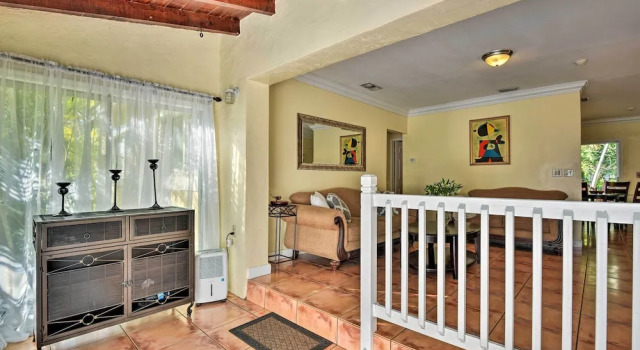 Quaint Central Miami Bungalow: 10 Mi to Mid-beach!