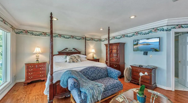 Люкс с балконом Sea Mist Waterfront Inn