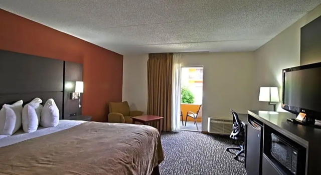 Двухместный номер Premier с видом на внутренний двор Chicago Club Inn & Suite