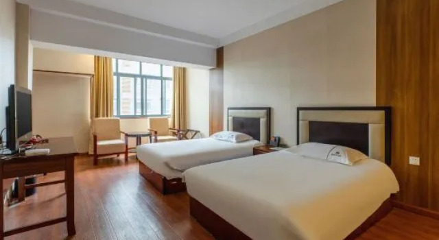 Трёхместный люкс Kaixuanmen Hotel