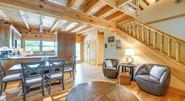 Cozy Retreat w/ Deck & Sapphire Resort Access!