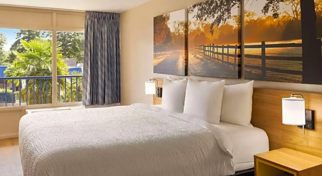 Номер Standard Days Inn by Wyndham McComb MS
