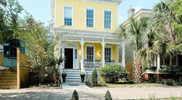 111 Waldburg street Beautifully Renovated Historic 5 bedroom 5 bath, Забронировать Отель Саванна Джорджия, рядом с Театр Trustees