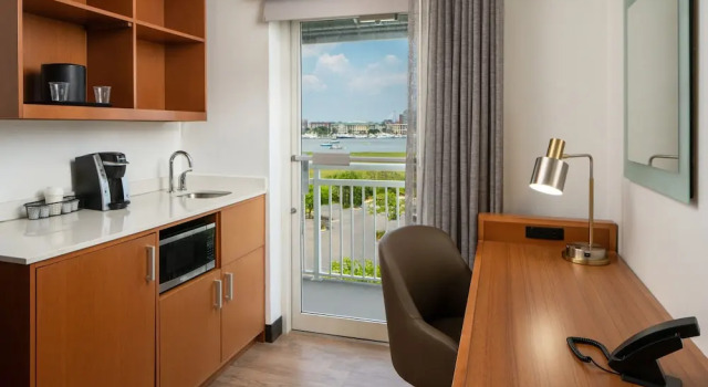 Двухместная студия с балконом SpringHill Suites Charleston Riverview