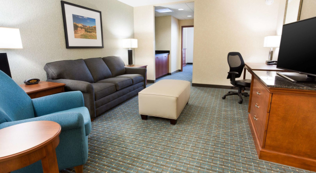 Drury Plaza Hotel Colorado Springs Near the Air Force Academy, Забронировать Отель Колорадо-Спрингс Колорадо