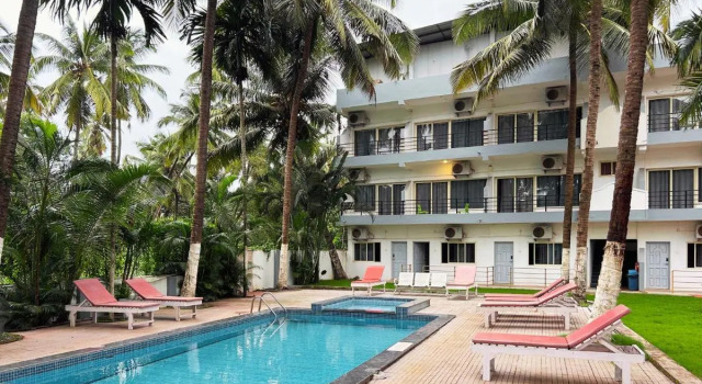 FabHotel Bay Breeze - 800M From Morjim Beach, Book Resort Hotels in Goa with a Pool, Swimming Pool