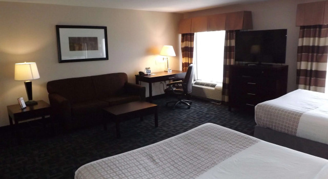 Четырёхместный номер Standard Best Western Plus Kalamazoo Suites