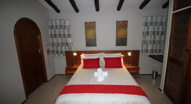 The Plot, Boek Hotel Midrand 