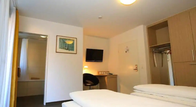 Microhotel, Забронировать Отель Отели Базеля с парковкой, рядом с Музей Антиквариата и коллекция Людвига, Парковка