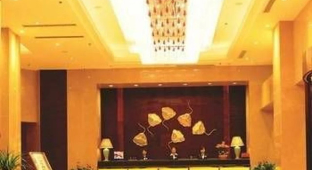 Raymond Holiday Hotel - Fenghua, Varaa Hotelli Zhucheng Shandong