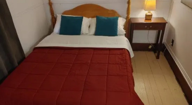 Cozy Economy Room in Central Saint John with Shared Facilities, Prenota Hotel Saint John River Valley