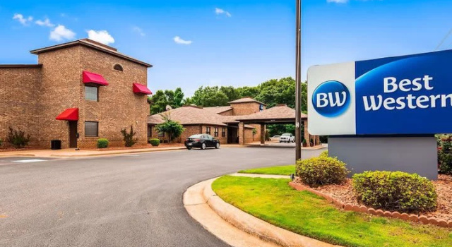 Четырёхместный номер Standard Best Western Auburn/Opelika Inn