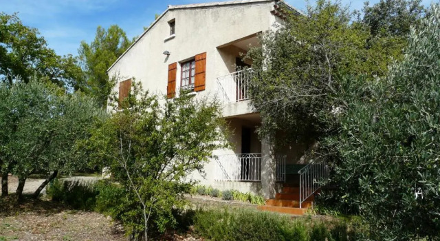 Agréable Maison de Vacances avec Piscine Privée, située en Campagne du village de Cabrières d'Avignon au cœur du Luberon, 6 personnes, LS2-2 OULIVE, Rezervasyon Otel Cabrieres-d'Avignon Luberon