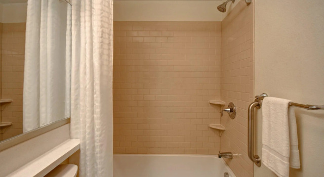 Двухместный люкс Candlewood Suites St Clairsville Wheeling Area by IHG