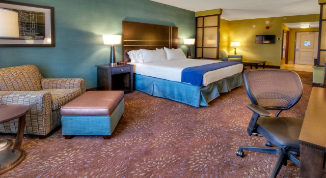 Четырёхместный люкс Holiday Inn Express & Suites Pittsburgh SW/Southpointe by IHG