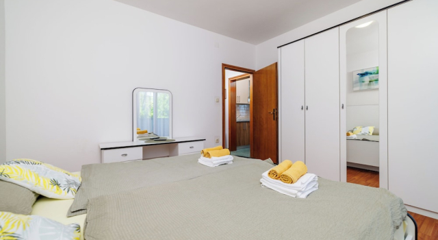 Apartments By the sea in Lopar, Prenota Appartamento Hotel a Isole Quarnerine con parcheggio, Parcheggio