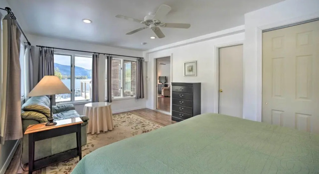 Апартаменты Lake George Getaway w/ Mountain + Water Views