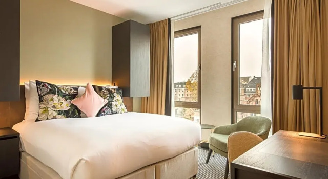 Номер Standard с видом на канал Monet Garden Hotel Amsterdam