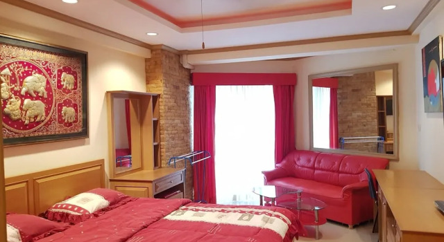 Студия с балконом Jomtien Beach Condominium