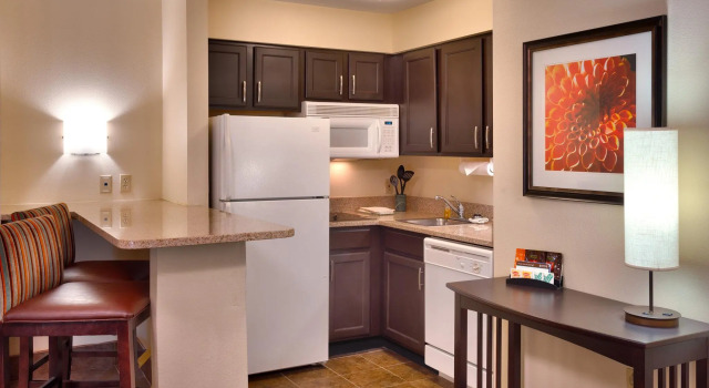Четырёхместный люкс c 1 комнатой Staybridge Suites Peoria Downtown by IHG