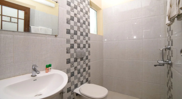 OYO 2300 Hotel The Platinum Inn, Забронировать Отель Отели штата Кералы с парковкой, Парковка