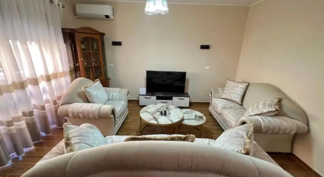L4 Apartments Durres, Rezerwuj Apartament Hotele w Durres County z parkingiem, Parking