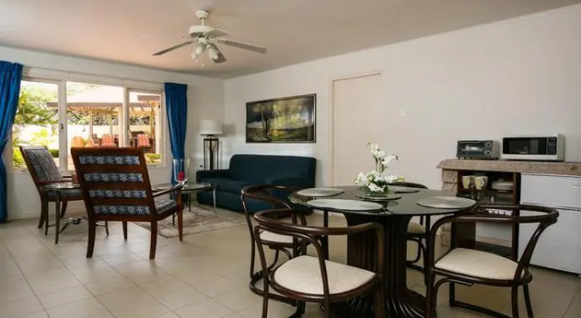 Flat Stone Apartment & Suites