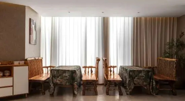 Starway Hotel (Burqin Shenhu South Road), Prenota Hotel Hotel a Xinjiang con parcheggio, Parcheggio