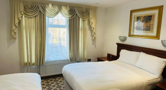 Трёхместный номер Standard Acorn Lodge Hotel Gatwick & Parking