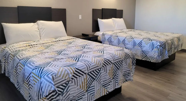 Четырёхместный номер Deluxe Motel 6 Wichita KS South I35