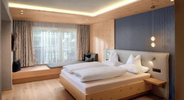 Семейный номер Deluxe с балконом Hotel Neue Post - 4 Sterne Superior