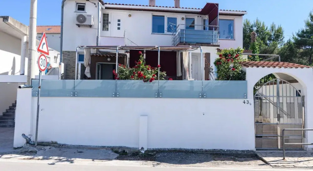 Апартаменты Modern Apartment in Arbanija with Hot Tub