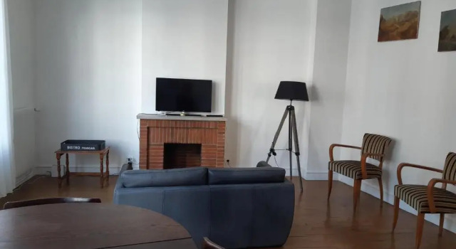 Апартаменты Charmant appartement au pied du château
