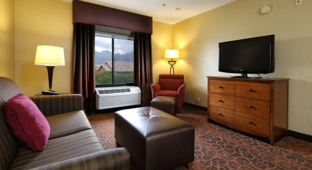 Четырёхместный люкс c 1 комнатой Hampton Inn & Suites Tucson Mall
