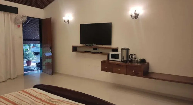 Семейный номер Grand с балконом Anand Resort - A luxury Private Pool Resort in Nashik