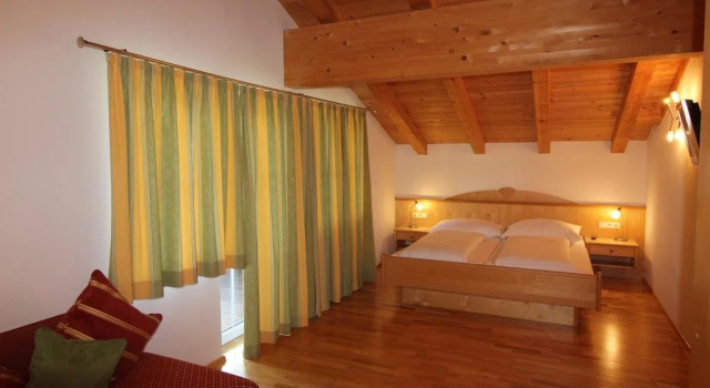 Appartementhaus Kurz, Prenota Hotel Hotel a Tirolo con parcheggio, Parcheggio