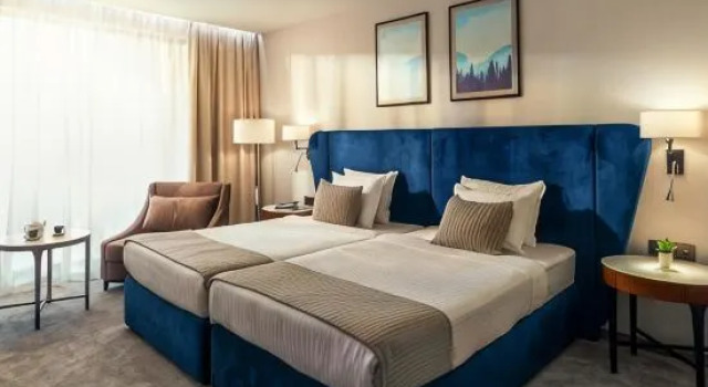 Двухместный номер Standard с видом на бассейн Astor Garden Hotel