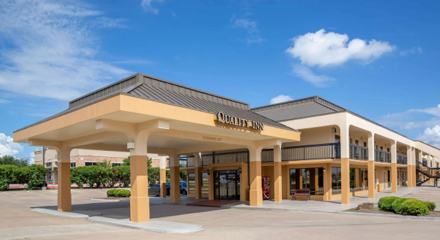 Quality Inn at Arlington Highlands, Забронировать Отель Отели Арлингтон с бассейном, Бассейн
