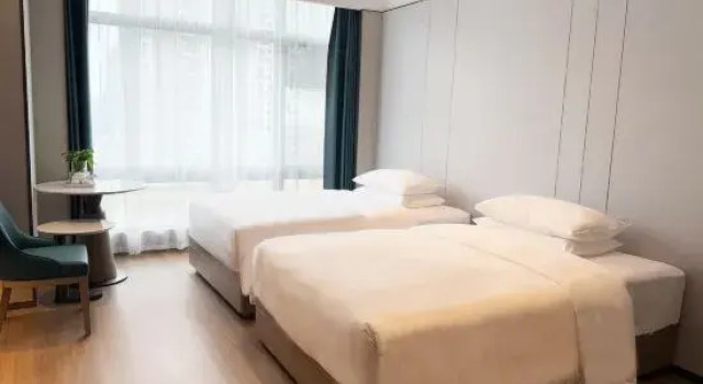 Люкс Wingate • Wyndham Grand Riverside Hotel (Gongbei Port Plaza Huafa Shangdu Branch)