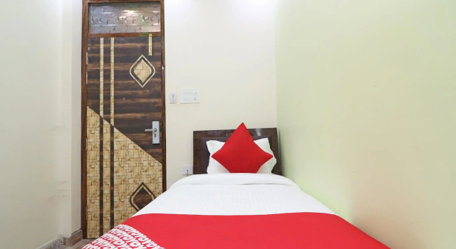 Collection O 24604 Hotel GMC Grand Luxury Stay, Забронировать Отель Отели Лакхнау 3 звезды, 3*