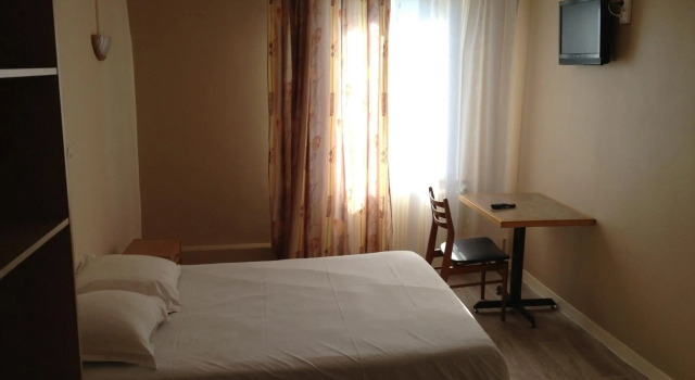 Hotel Le Bristol, Đặt Khách sạn Khách sạn ở Vicq bao gồm bữa sáng, Bữa sáng