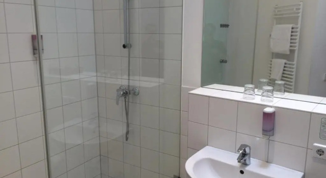 Standart çift kişilik oda Artemisia Berlin Frauenhotel