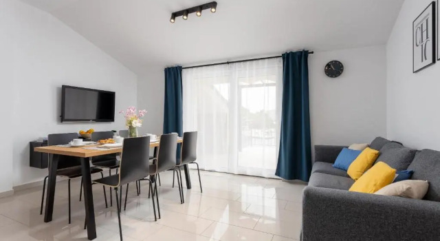 Apartments Iris, Buchen Sie Ferienwohnung Hotels in Gespanschaft Split-Dalmatien mit Pool, Schwimmbad