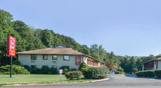 Номер Deluxe Red Roof Inn PLUS+ & Suites Guilford