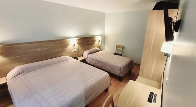 Трёхместный номер Standard Hôtel des Pyrénées - Entre Bastille et Nation