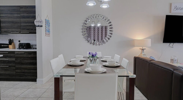 Balmoral Resort-117kb 3 Bedroom Townhouse by RedAwning, Забронировать Дом для отпуска Отели Lakeland - Winter Haven с парковкой, Парковка