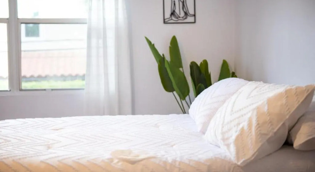 Коттедж Lux 3 bedroom townhouse 1 block from the beach